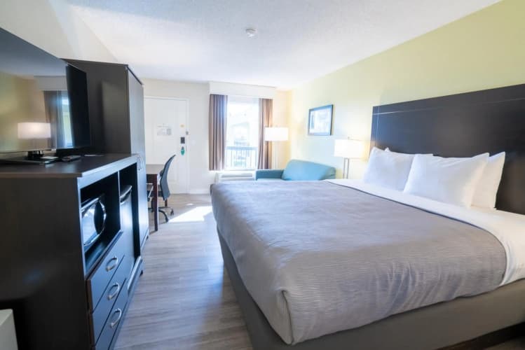 Quality Inn Palm Beach International Airport photo 3