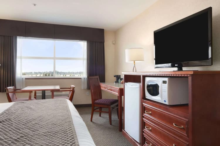 Days Inn & Suites by Wyndham Langley, photo 5