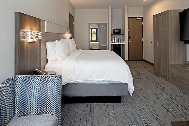Holiday Inn Express & Suites Valencia - Santa Clarita photo 3