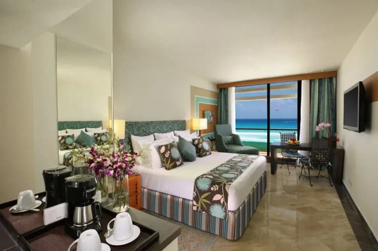 The Pyramid Cancun By Oasis photo 2