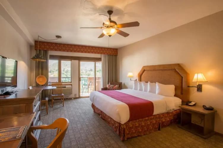 Table Mountain Inn photo 4