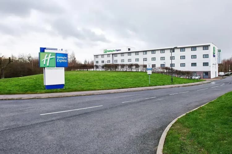 Holiday Inn Express Manchester Airport photo 2
