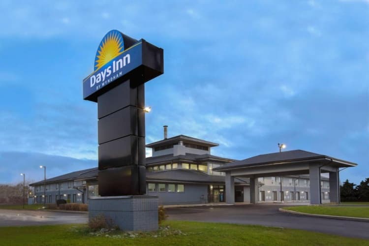 Days Inn By Wyndham Barrie photo 2
