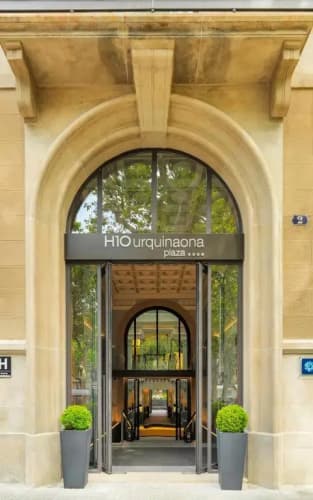H10 Urquinaona Plaza Hotel - Adults Only photo 2