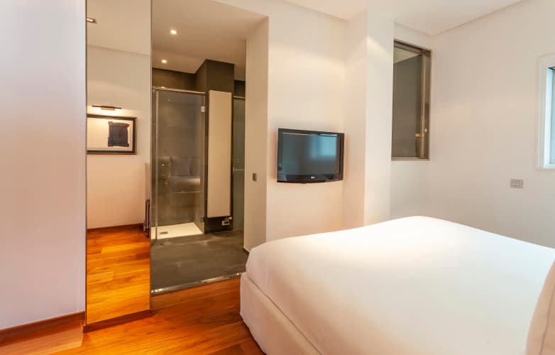 Suites Avenue Luxe Apartments photo 4