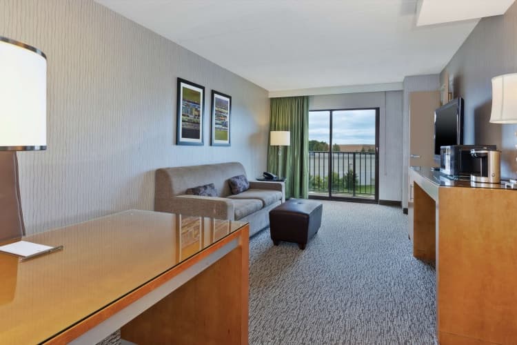 Embassy Suites by Hilton Auburn Hills photo 4
