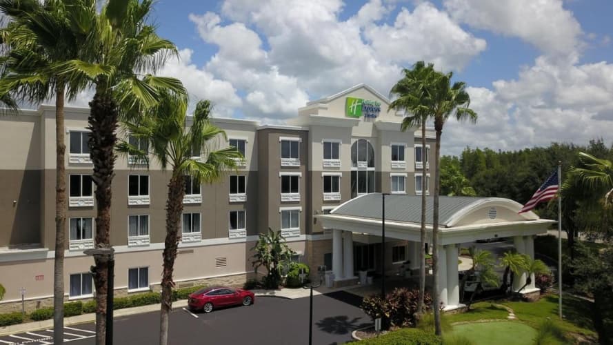 Holiday Inn Express & Suites Tampa-I-75 @ Bruce B.Downs, photo 2