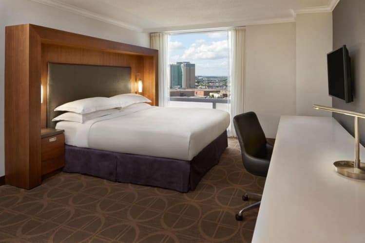 Hilton Toronto Airport Hotel & Suites photo 3