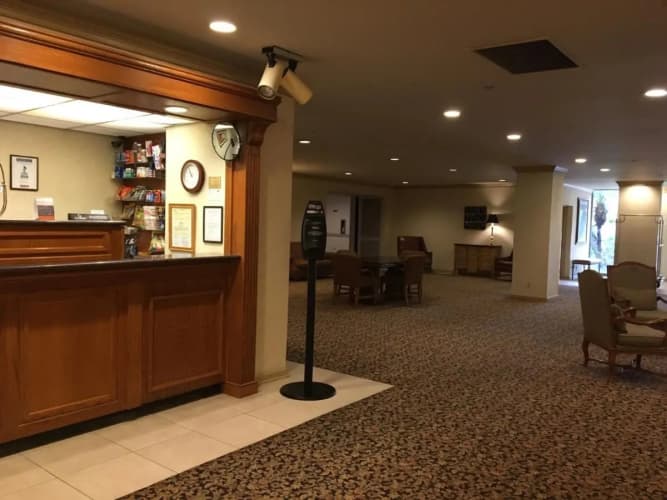 Piccadilly Inn Airport photo 3