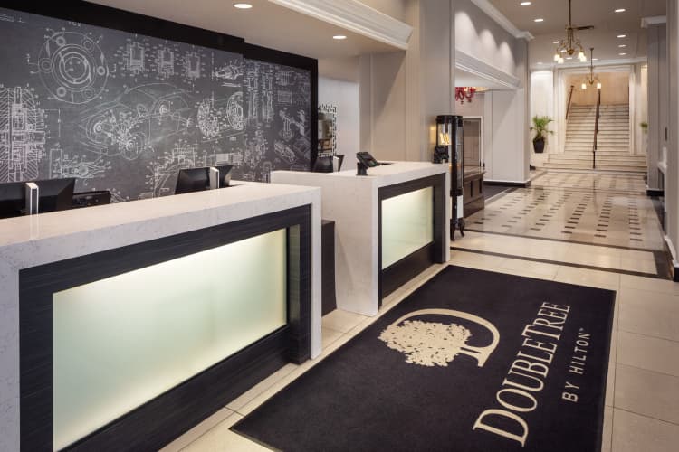 DoubleTree Suites by Hilton Hotel Detroit Downtown - Fort, photo 5