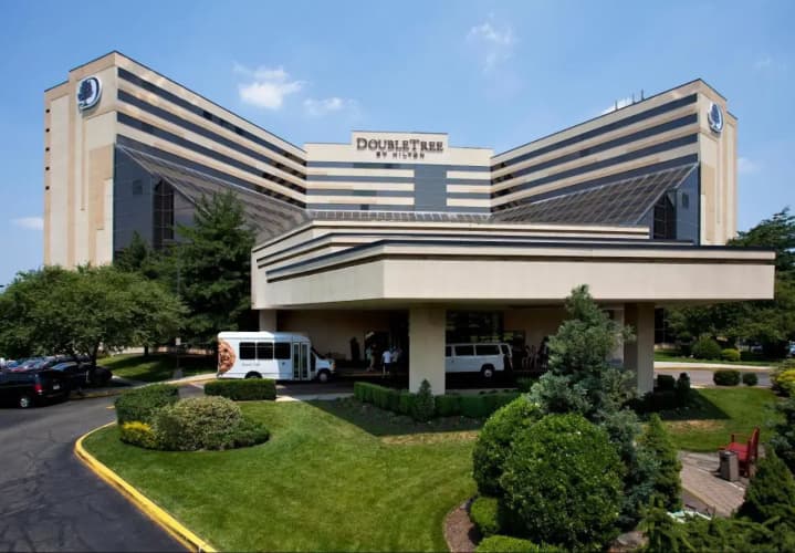 DoubleTree by Hilton Hotel Newark Airport photo 2