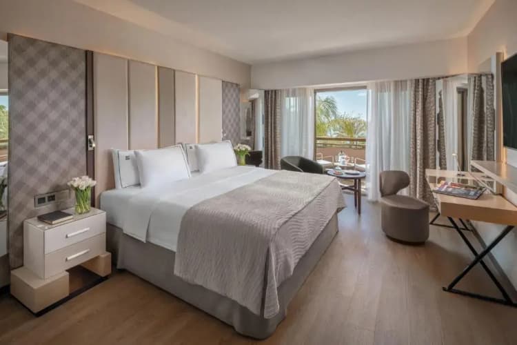 Four Seasons Hotel photo 4