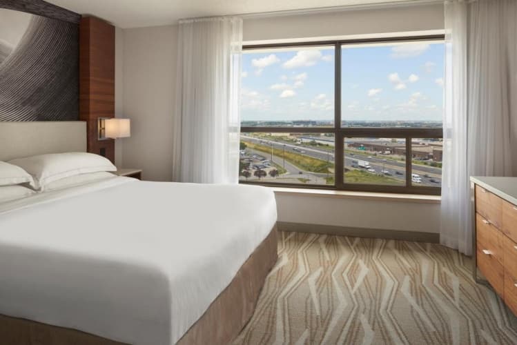 Hilton Toronto Airport Hotel & Suites photo 5