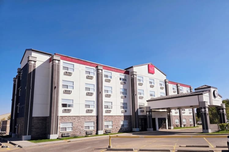 Super 8 By Wyndham Red Deer City Centre photo 2