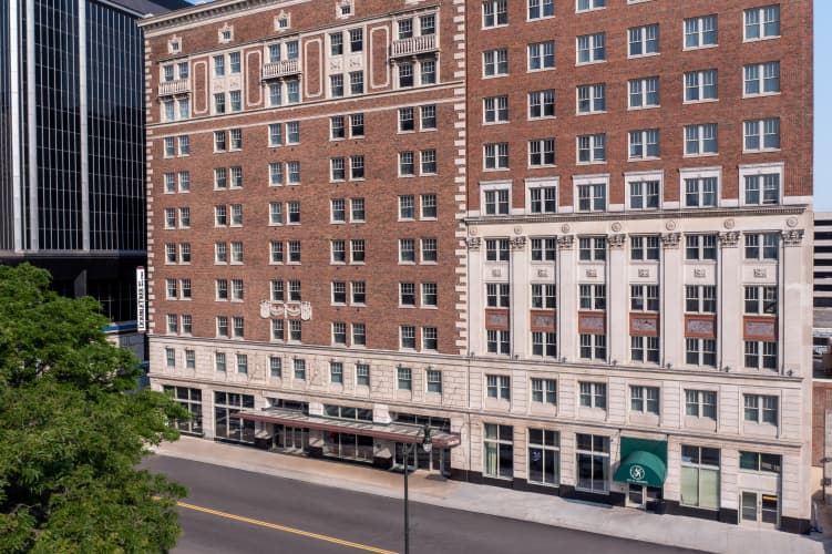 DoubleTree Suites by Hilton Hotel Detroit Downtown - Fort, photo 3