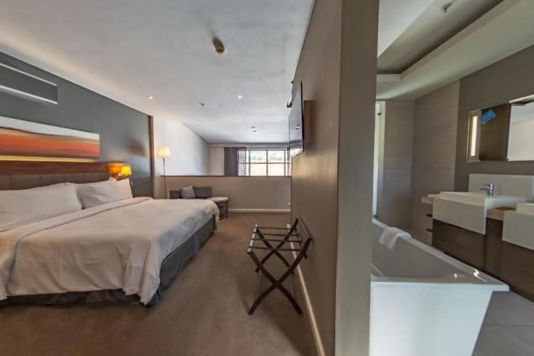 DoubleTree by Hilton Cape Town - Upper Eastside photo 5