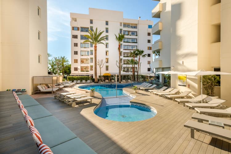 Aparthotel & Suites Cap de Mar photo 2