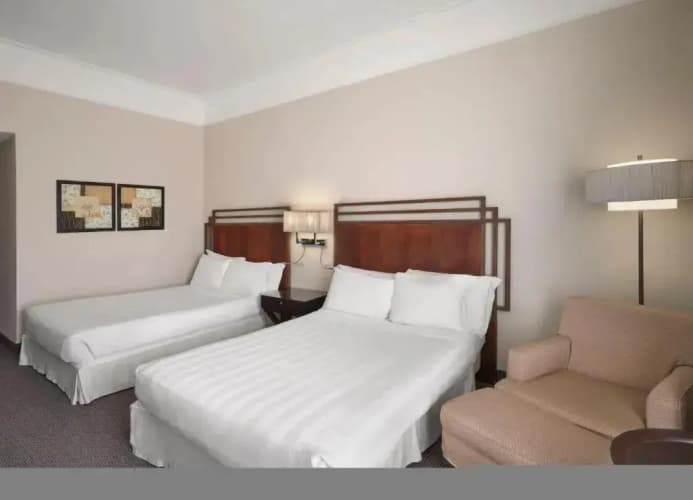 Crowne Plaza St. Peter's photo 5