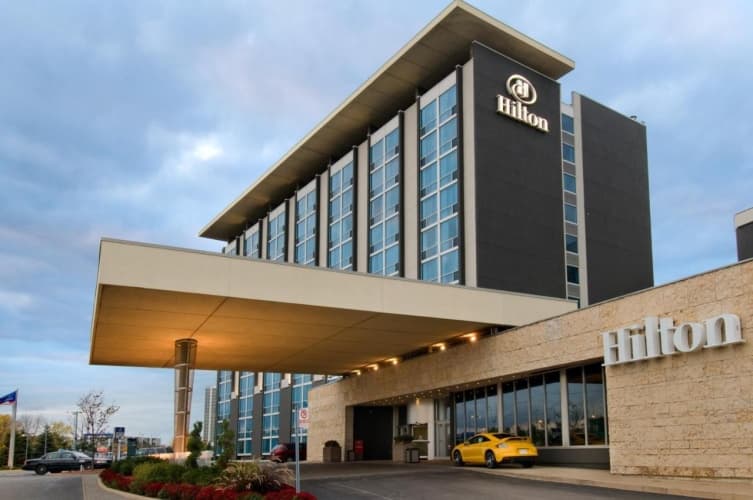 Hilton Toronto Airport Hotel & Suites photo 2