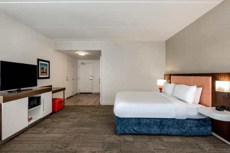 Hampton Inn Baltimore Bayview Campus, photo 3