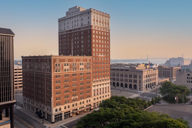 DoubleTree Suites by Hilton Hotel Detroit Downtown - Fort, photo 2