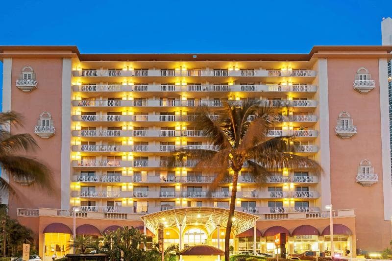 Ramada Plaza by Wyndham Marco Polo Beach Resort photo 1