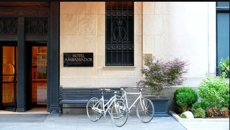 Ambassador Chicago Hotel (Ex-Public Chicago), photo 1
