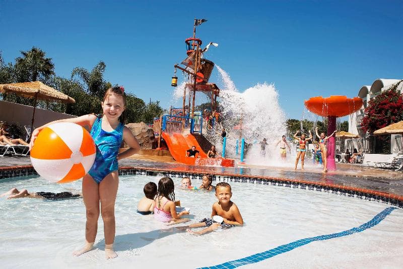 Howard Johnson by Wyndham Anaheim Hotel & Water Playground photo 1