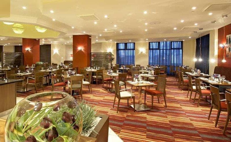 DoubleTree by Hilton Dartford Bridge, photo 1
