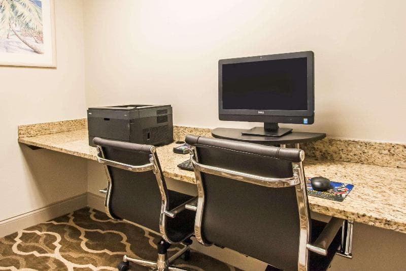 Comfort Suites Maingate East, photo 1