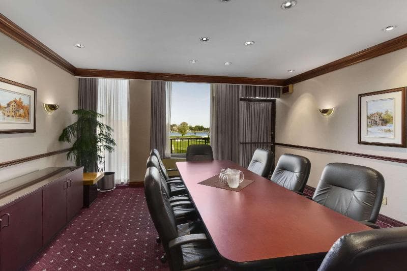 Ramada By Wyndham Belleville Harbourview Conference Centre, photo 1