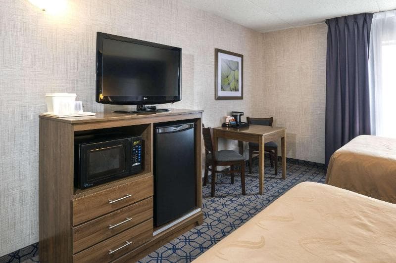 Quality Suites Whitby, photo 1