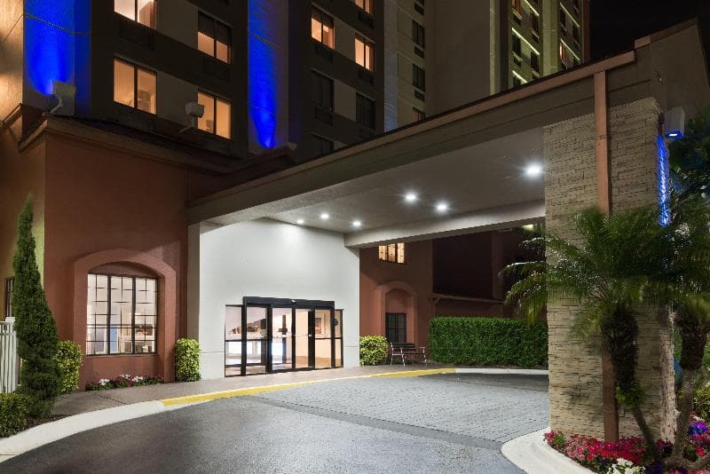 Holiday Inn Express & Suites Nearest Universal Orlando, photo 1