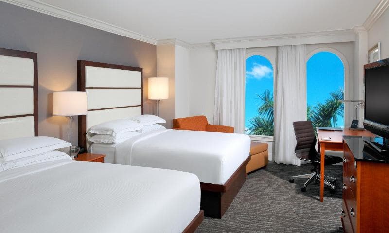 Hilton Naples, photo 1