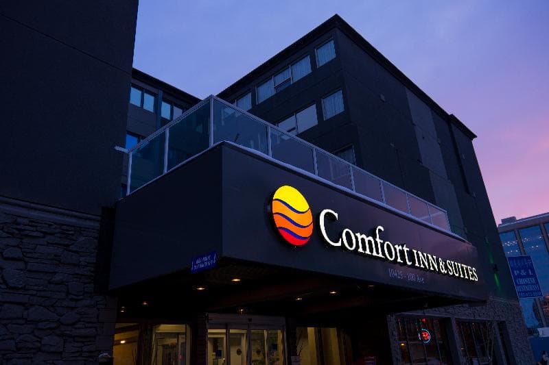 Comfort Inn & Suites Downtown Edmonton, photo 1