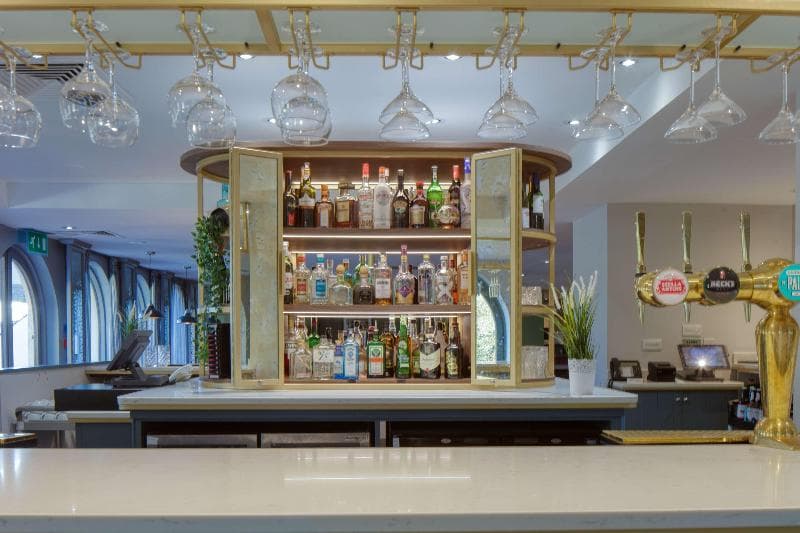 Hilton Cobham, photo 1