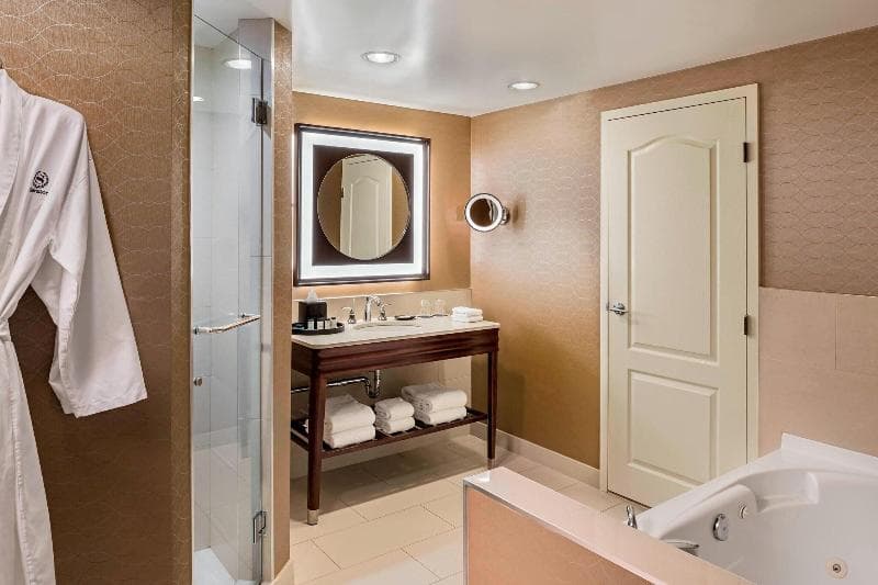 Sheraton Suites Calgary Eau Claire photo 1
