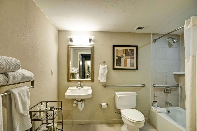 DoubleTree by Hilton Hotel Downtown Wilmington - Legal Distr, photo 1