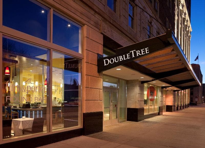 DoubleTree Suites by Hilton Hotel Detroit Downtown - Fort, photo 1