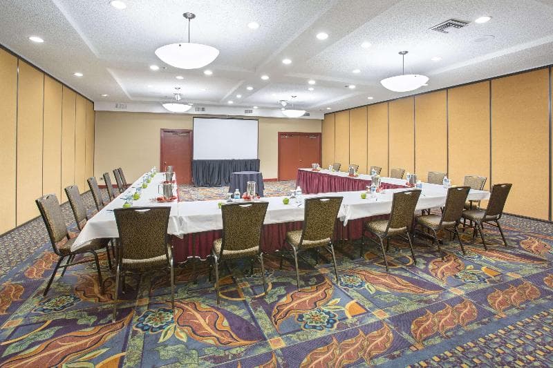 Embassy Suites by Hilton Phoenix Biltmore, photo 1