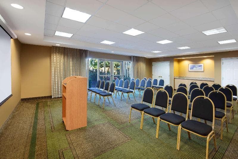 La Quinta Inn & Suites by Wyndham Ocala, photo 1