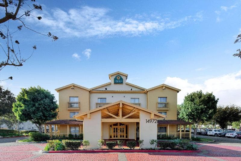 La Quinta Inn & Suites by Wyndham Irvine Spectrum, photo 1