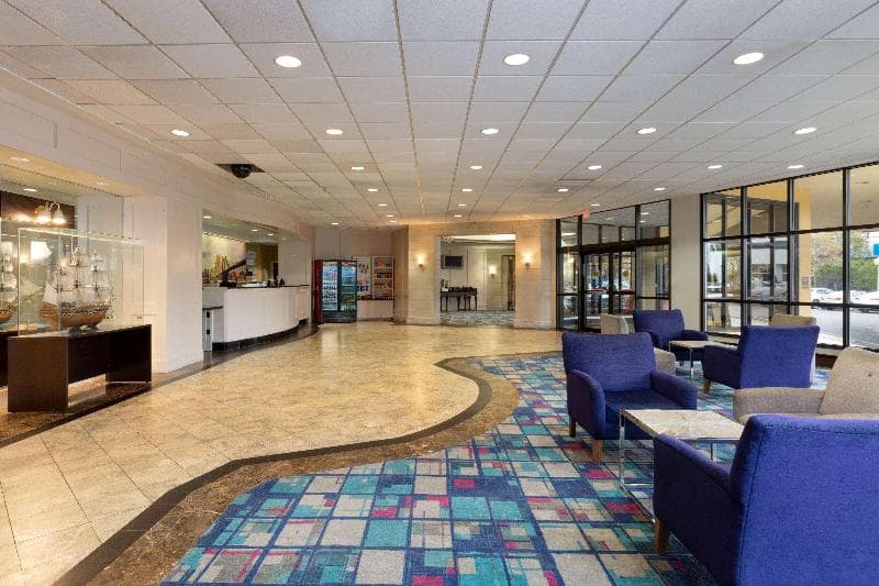 La Quinta Inn & Suites by Wyndham Secaucus Meadowlands photo 1