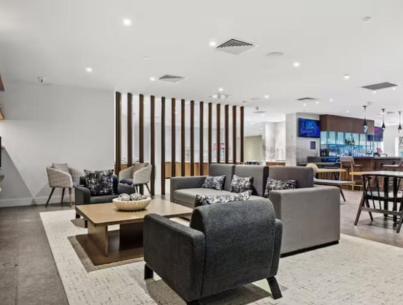 DoubleTree by Hilton New York JFK Airport, photo 1