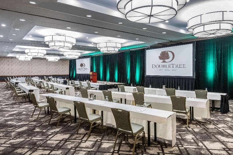 DoubleTree by Hilton Hotel Denver - Aurora, photo 1