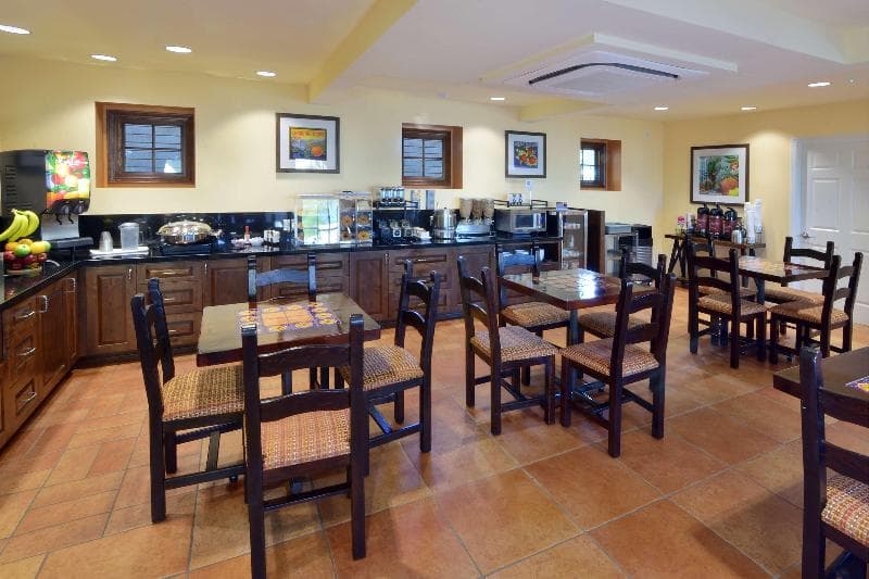Best Western Lamplighter Inn And Suites At Sdsu, photo 1