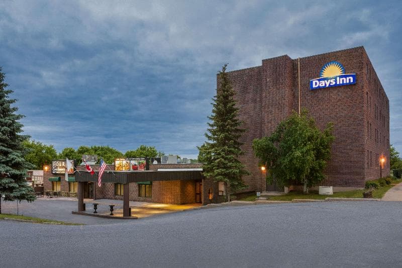 Days Inn by Wyndham Renfrew Conference Centre, photo 1