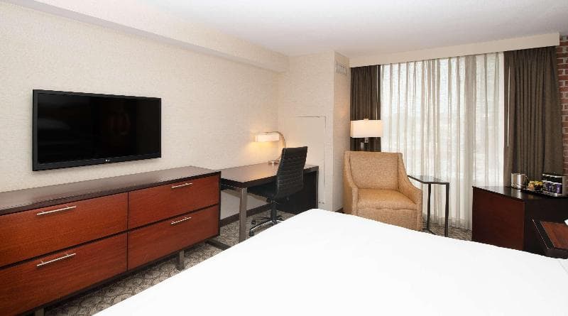 DoubleTree by Hilton Hotel & Suites Charleston Airport, photo 1