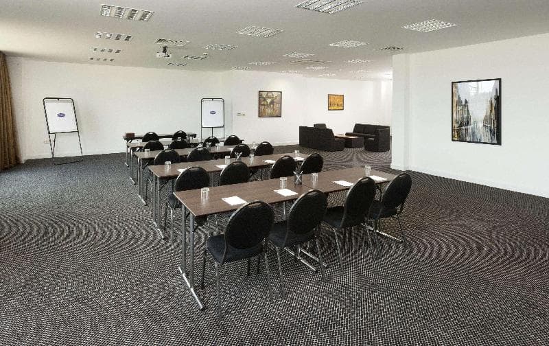 Hampton by Hilton London Luton Airport, photo 1