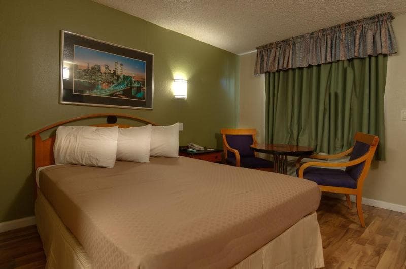 Vagabond Inn Bakersfield South, photo 1